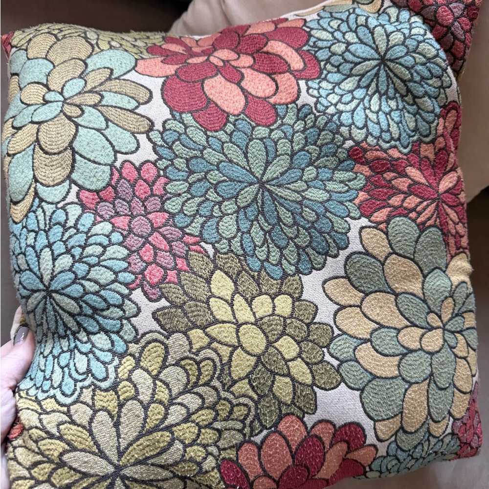 Floral Pattern Throw Pillows - Set of 4 - Picture 2 of 4